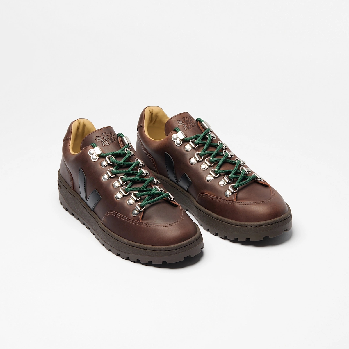 veja-atlas-organic-leather-brown-at0221945_2